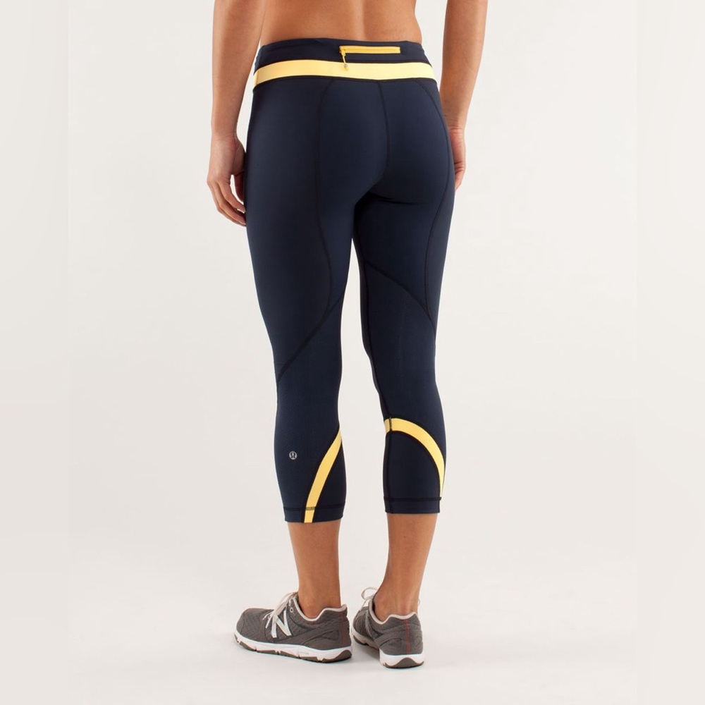 Lululemon Athletica  Run: Inspire Crop II in Inkwell / Burning Yellow Size: 4